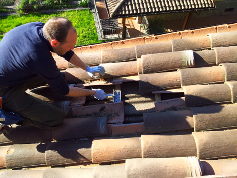 Montaggio pannello solare su tetto