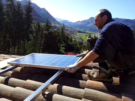 Installazione pannello fotovoltaico su tetto
