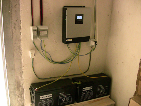 I collegamenti fra inverter, batterie e interruttori