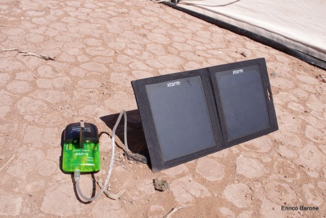 Caricabatterie a energia solare per macchina fotografica