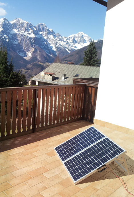 Valigetta sul terrazzo