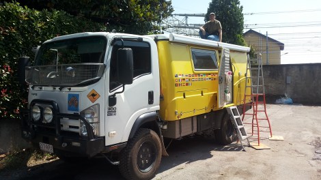Installazione pannelli flessibili su camion